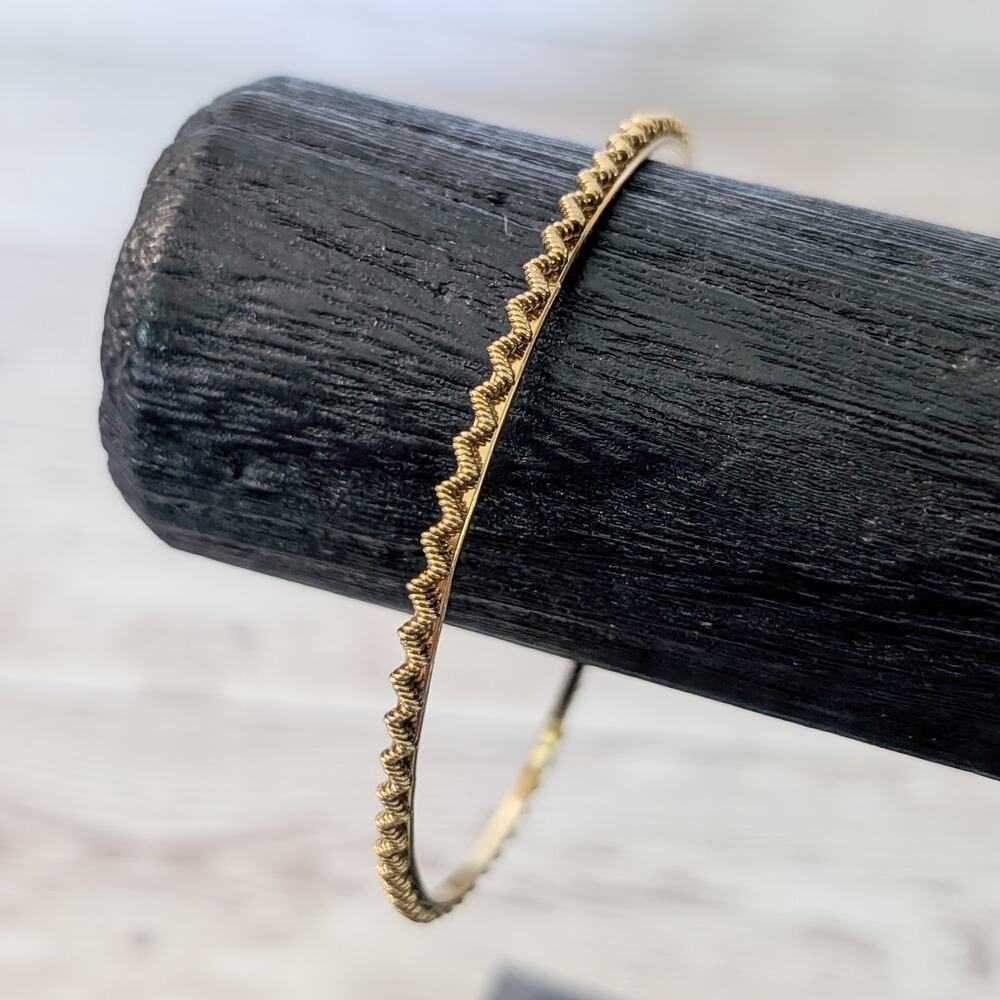Vintage Bracelet / Bangle - Thin Gold Tone Zig Zag Design